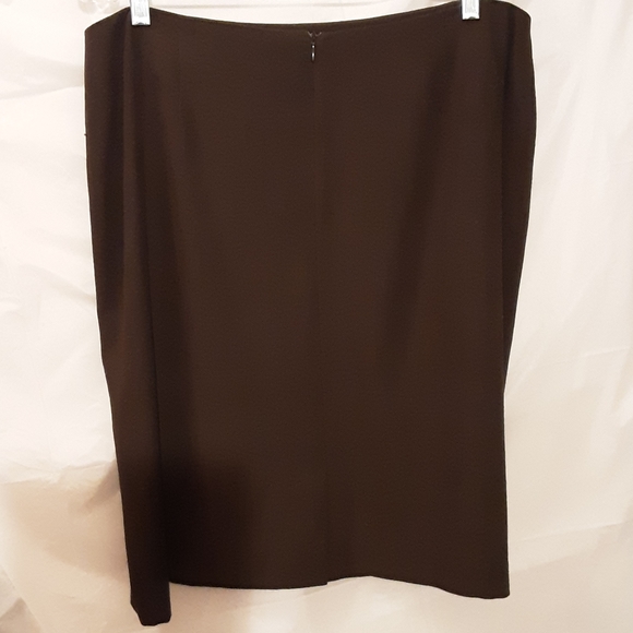 EUC PLUS SIZE 16 Casual Corner Dark Brown Skirt - Picture 2 of 3